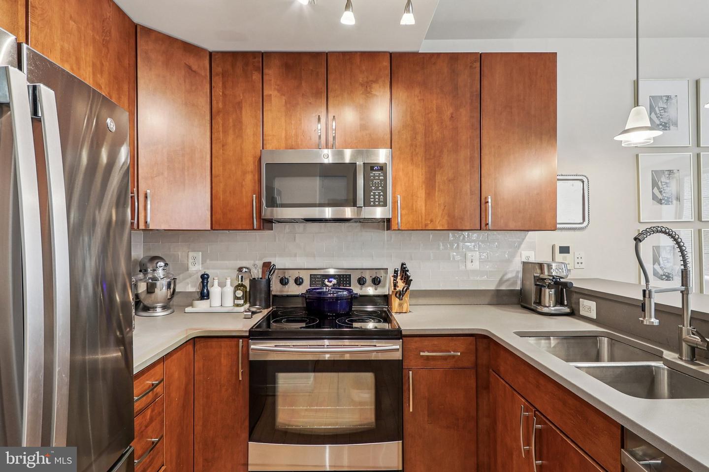 2412 17TH ST NW #202, WASHINGTON, District Of Columbia 20009, 2 Bedrooms Bedrooms, ,1 BathroomBathrooms,Residential,For sale,2412 17TH ST NW #202,DCDC2213960 MLS # DCDC2213960