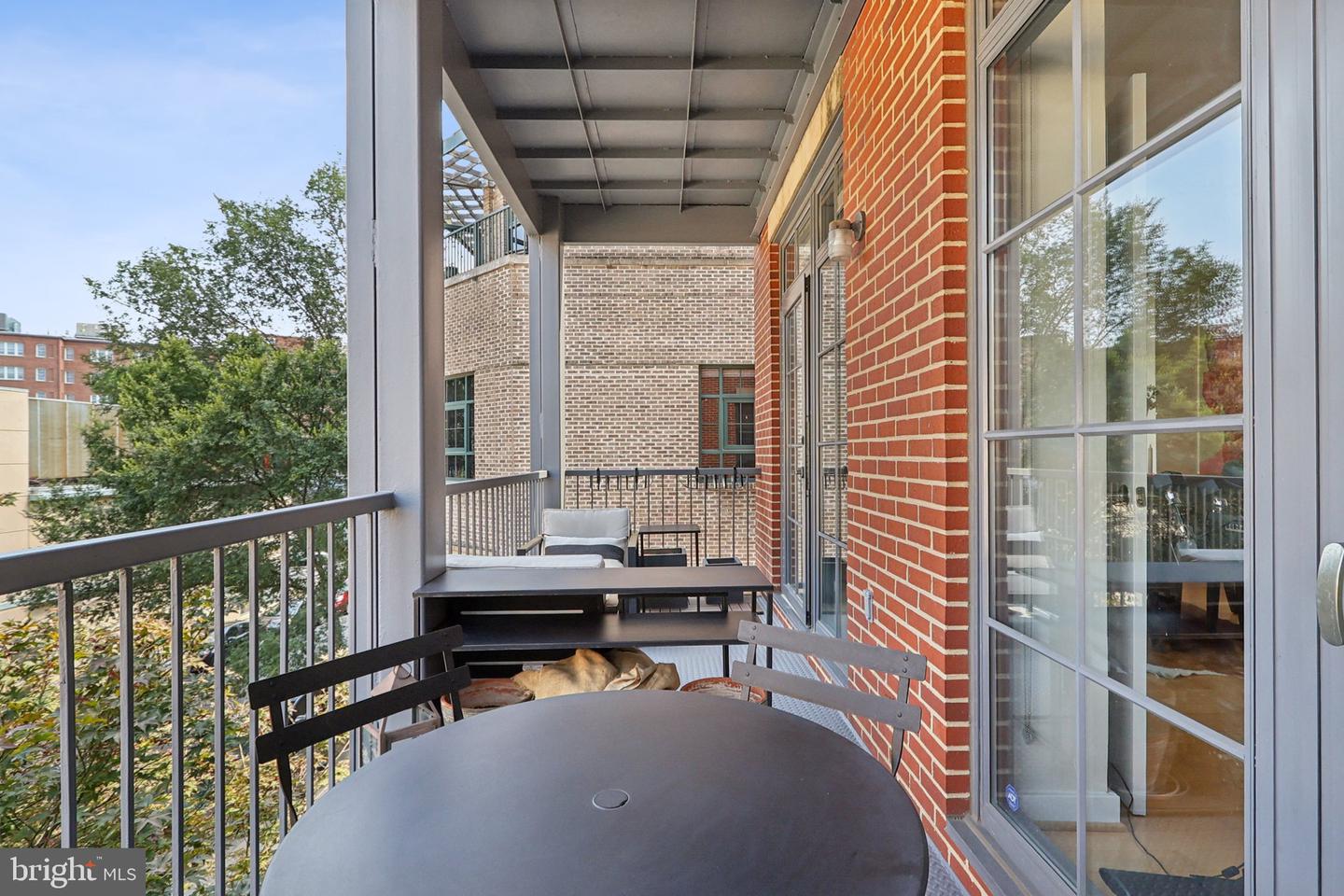 2412 17TH ST NW #202, WASHINGTON, District Of Columbia 20009, 2 Bedrooms Bedrooms, ,1 BathroomBathrooms,Residential,For sale,2412 17TH ST NW #202,DCDC2213960 MLS # DCDC2213960