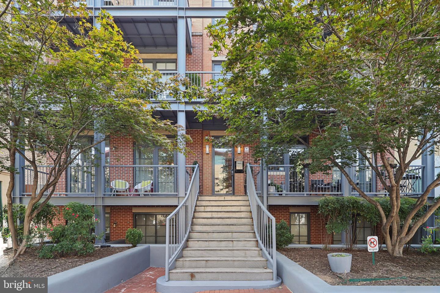 2412 17TH ST NW #202, WASHINGTON, District Of Columbia 20009, 2 Bedrooms Bedrooms, ,1 BathroomBathrooms,Residential,For sale,2412 17TH ST NW #202,DCDC2213960 MLS # DCDC2213960