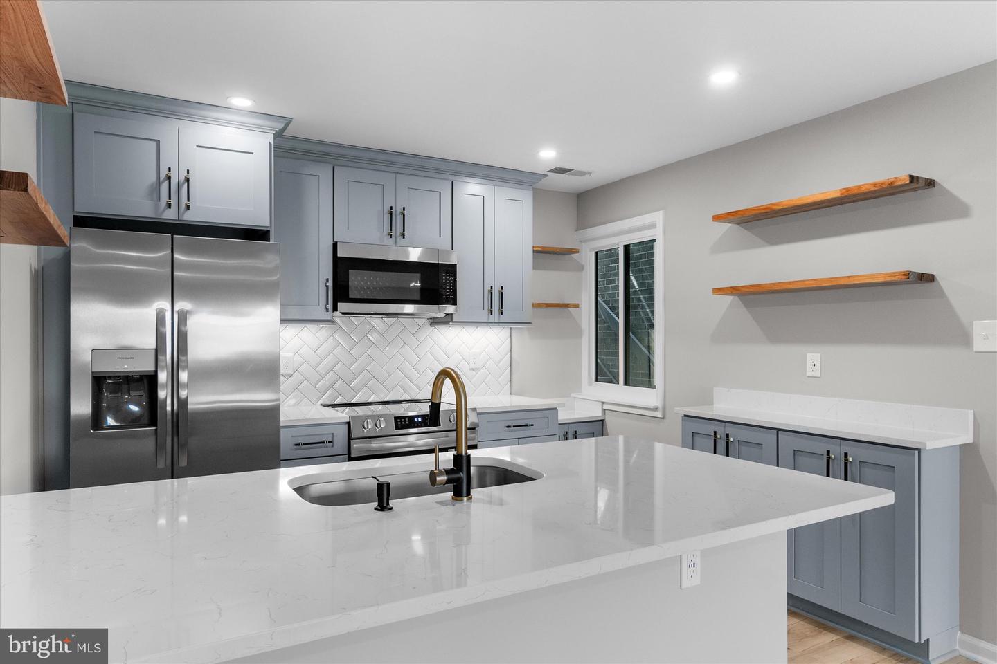 1722 WESTWIND WAY #123, MCLEAN, Virginia 22102, 3 Bedrooms Bedrooms, ,2 BathroomsBathrooms,Residential,For sale,1722 WESTWIND WAY #123,VAFX2259850 MLS # VAFX2259850