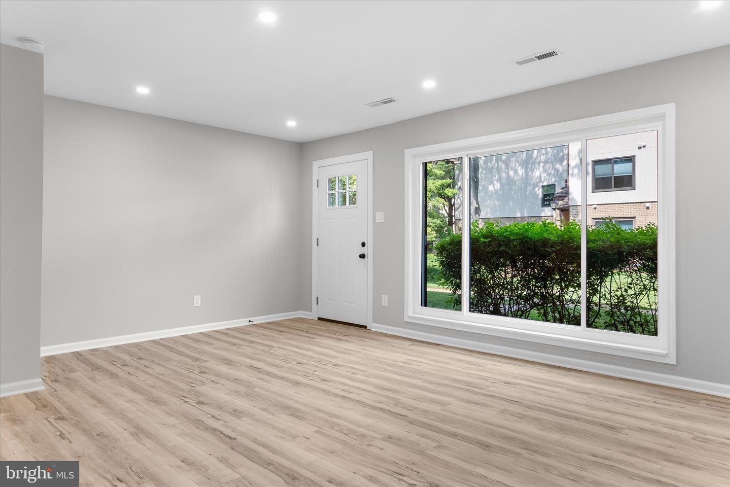 1722 WESTWIND WAY #123, MCLEAN, Virginia 22102, 3 Bedrooms Bedrooms, ,2 BathroomsBathrooms,Residential,For sale,1722 WESTWIND WAY #123,VAFX2259850 MLS # VAFX2259850