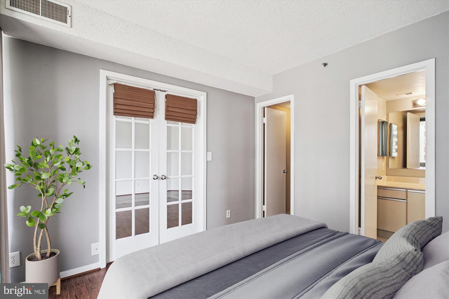 5505 SEMINARY RD #419N, FALLS CHURCH, Virginia 22041, 2 Bedrooms Bedrooms, ,1 BathroomBathrooms,Residential,For sale,5505 SEMINARY RD #419N,VAFX2260020 MLS # VAFX2260020