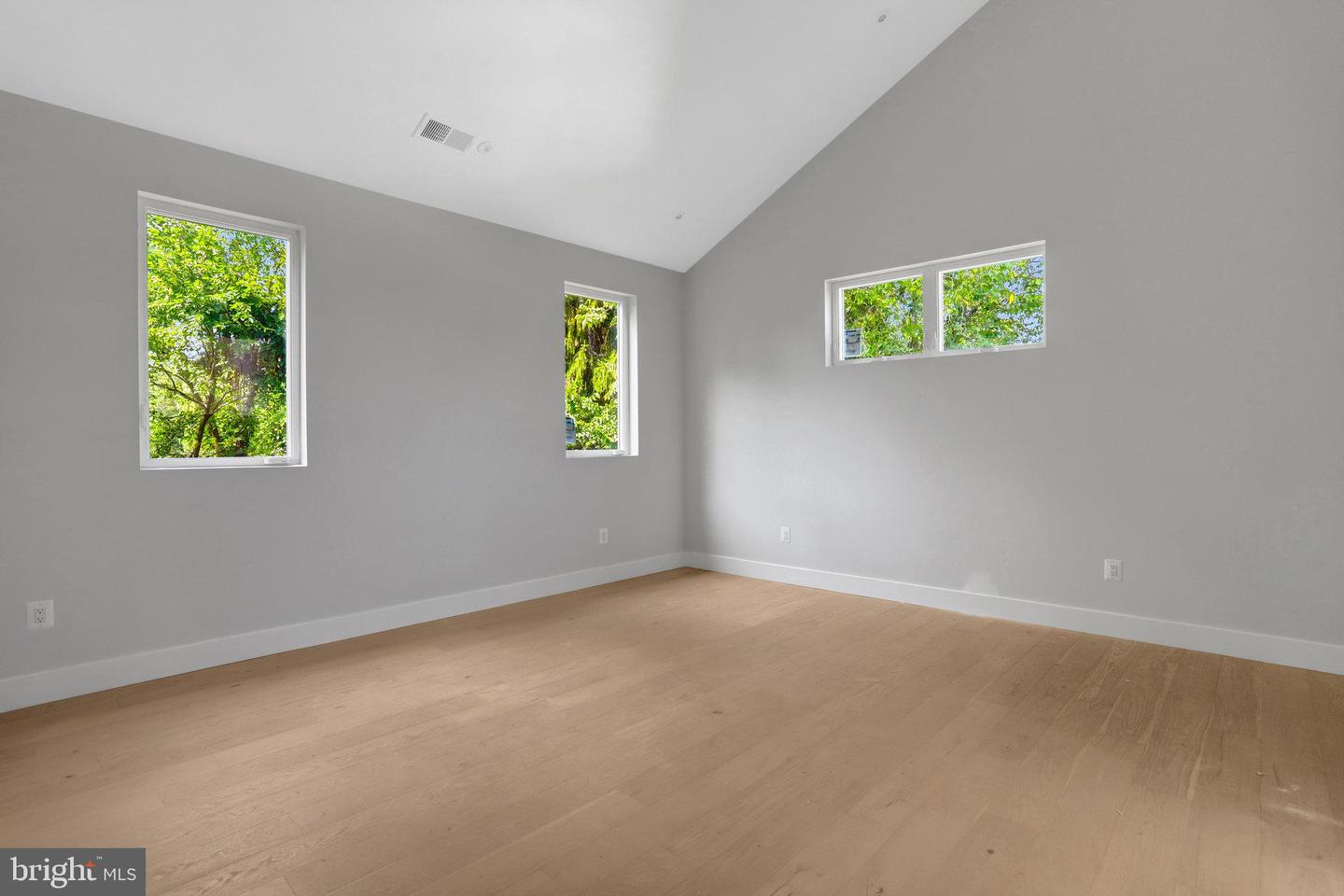7435 NIGH RD, FALLS CHURCH, Virginia 22043, 5 Bedrooms Bedrooms, ,5 BathroomsBathrooms,Residential,For sale,7435 NIGH RD,VAFX2260492 MLS # VAFX2260492