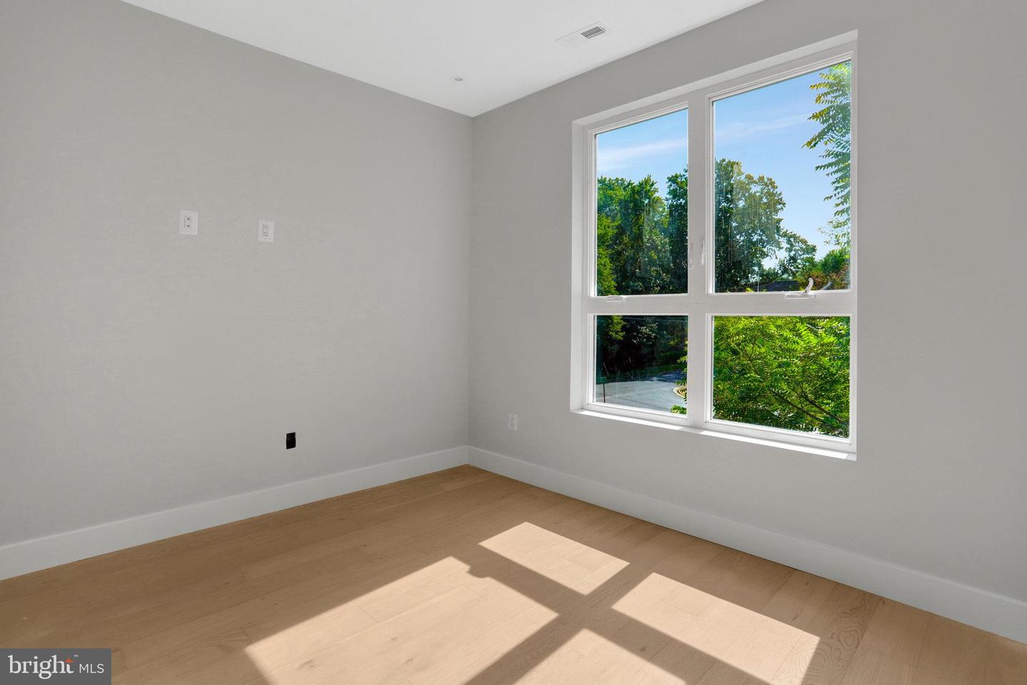 7435 NIGH RD, FALLS CHURCH, Virginia 22043, 5 Bedrooms Bedrooms, ,5 BathroomsBathrooms,Residential,For sale,7435 NIGH RD,VAFX2260492 MLS # VAFX2260492