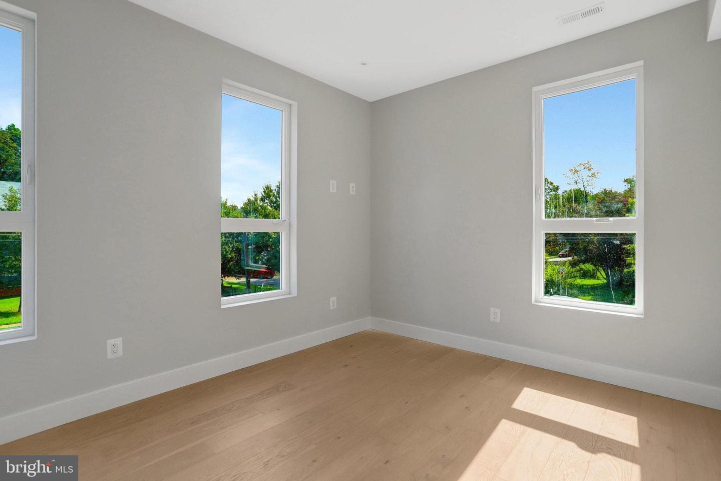 7435 NIGH RD, FALLS CHURCH, Virginia 22043, 5 Bedrooms Bedrooms, ,5 BathroomsBathrooms,Residential,For sale,7435 NIGH RD,VAFX2260492 MLS # VAFX2260492