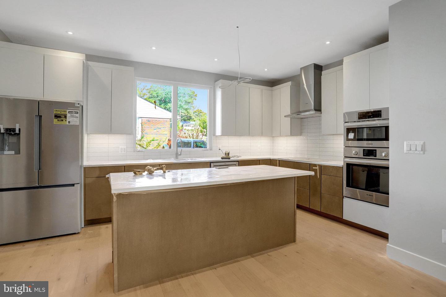 7435 NIGH RD, FALLS CHURCH, Virginia 22043, 5 Bedrooms Bedrooms, ,5 BathroomsBathrooms,Residential,For sale,7435 NIGH RD,VAFX2260492 MLS # VAFX2260492