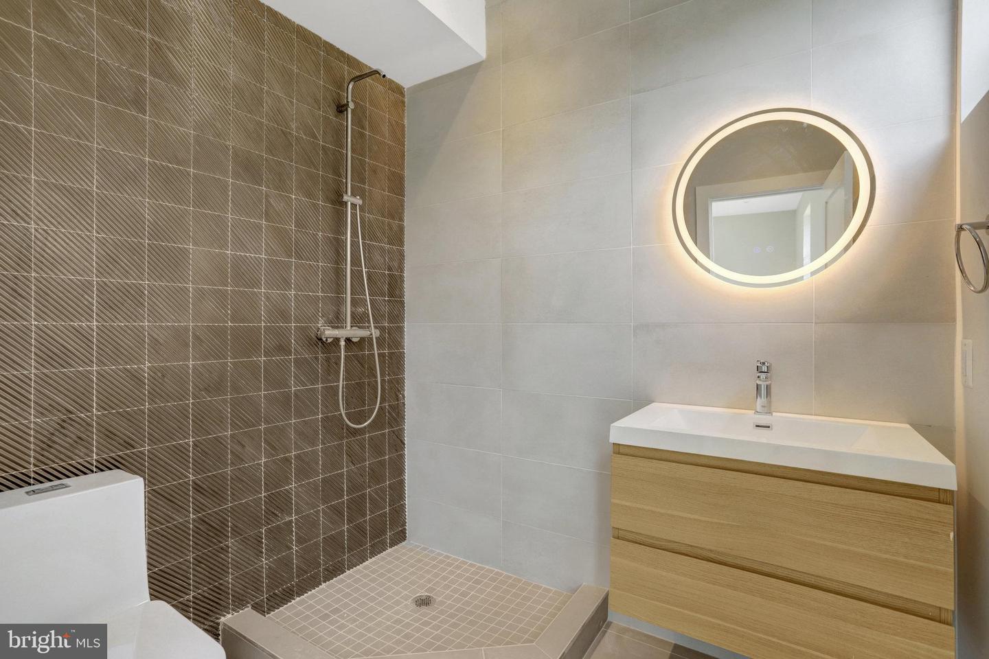 7435 NIGH RD, FALLS CHURCH, Virginia 22043, 5 Bedrooms Bedrooms, ,5 BathroomsBathrooms,Residential,For sale,7435 NIGH RD,VAFX2260492 MLS # VAFX2260492