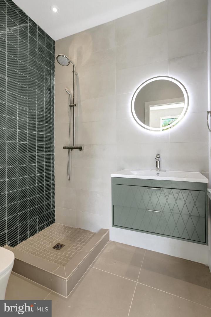 7435 NIGH RD, FALLS CHURCH, Virginia 22043, 5 Bedrooms Bedrooms, ,5 BathroomsBathrooms,Residential,For sale,7435 NIGH RD,VAFX2260492 MLS # VAFX2260492