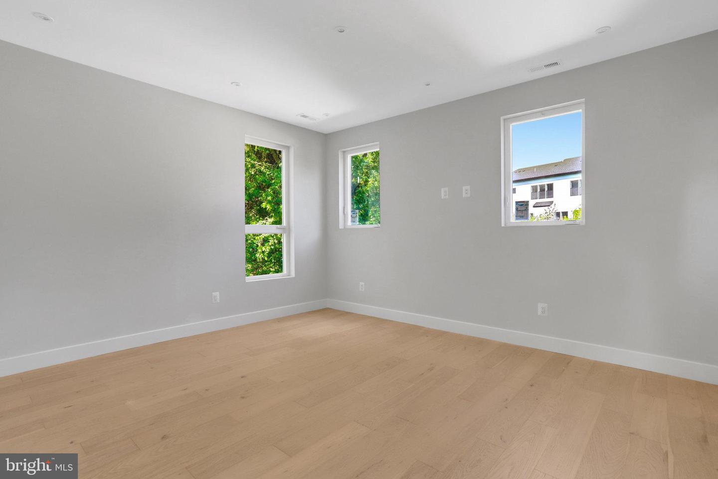 7435 NIGH RD, FALLS CHURCH, Virginia 22043, 5 Bedrooms Bedrooms, ,5 BathroomsBathrooms,Residential,For sale,7435 NIGH RD,VAFX2260492 MLS # VAFX2260492