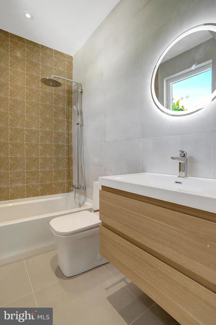 7435 NIGH RD, FALLS CHURCH, Virginia 22043, 5 Bedrooms Bedrooms, ,5 BathroomsBathrooms,Residential,For sale,7435 NIGH RD,VAFX2260492 MLS # VAFX2260492