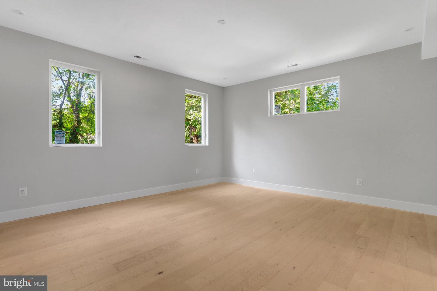 7435 NIGH RD, FALLS CHURCH, Virginia 22043, 5 Bedrooms Bedrooms, ,5 BathroomsBathrooms,Residential,For sale,7435 NIGH RD,VAFX2260492 MLS # VAFX2260492
