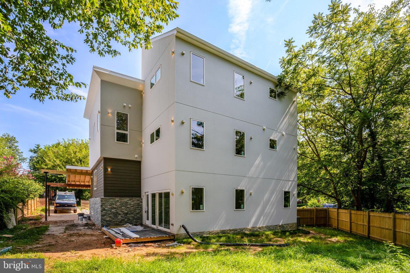7435 NIGH RD, FALLS CHURCH, Virginia 22043, 5 Bedrooms Bedrooms, ,5 BathroomsBathrooms,Residential,For sale,7435 NIGH RD,VAFX2260492 MLS # VAFX2260492