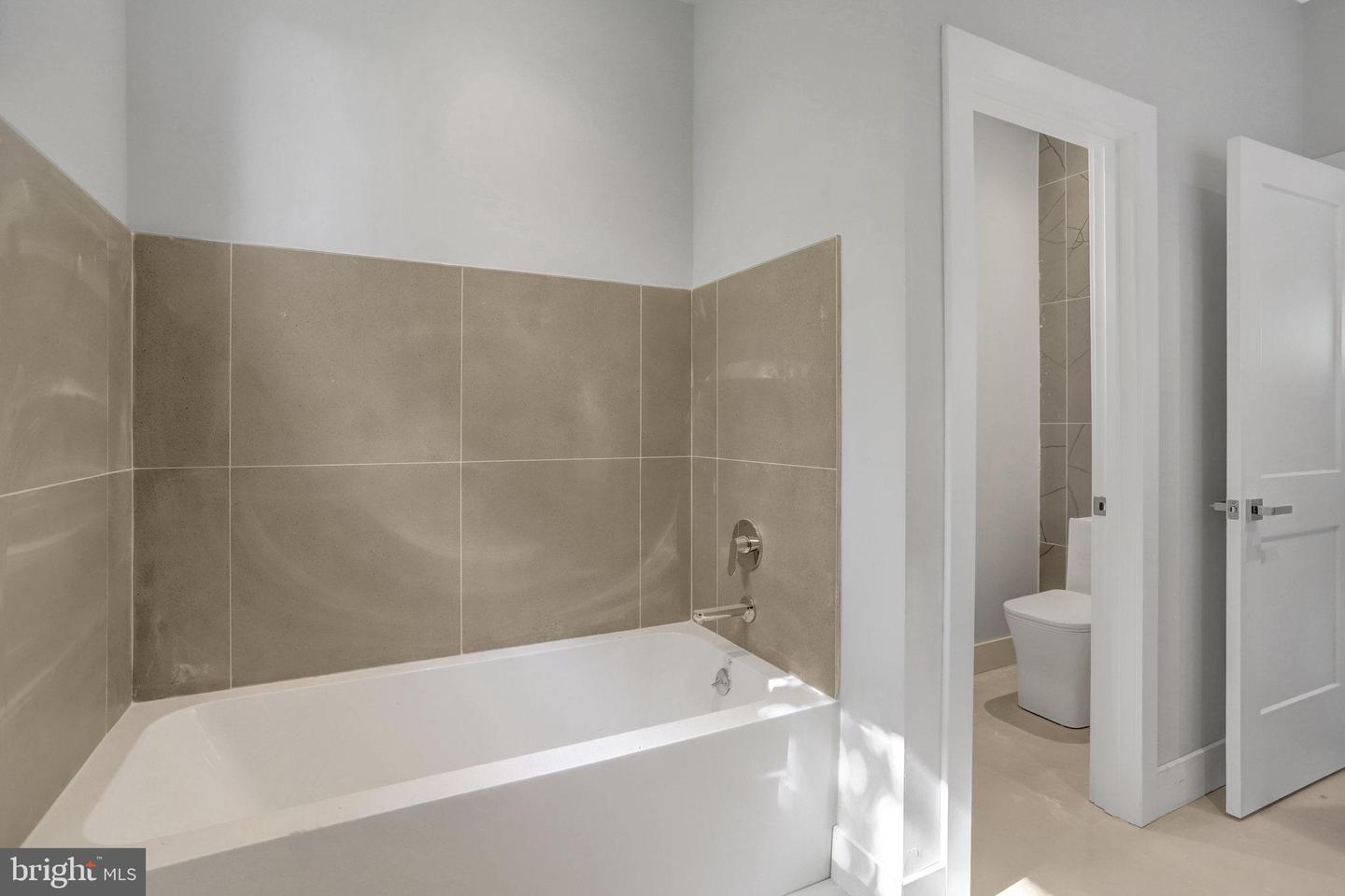7435 NIGH RD, FALLS CHURCH, Virginia 22043, 5 Bedrooms Bedrooms, ,5 BathroomsBathrooms,Residential,For sale,7435 NIGH RD,VAFX2260492 MLS # VAFX2260492