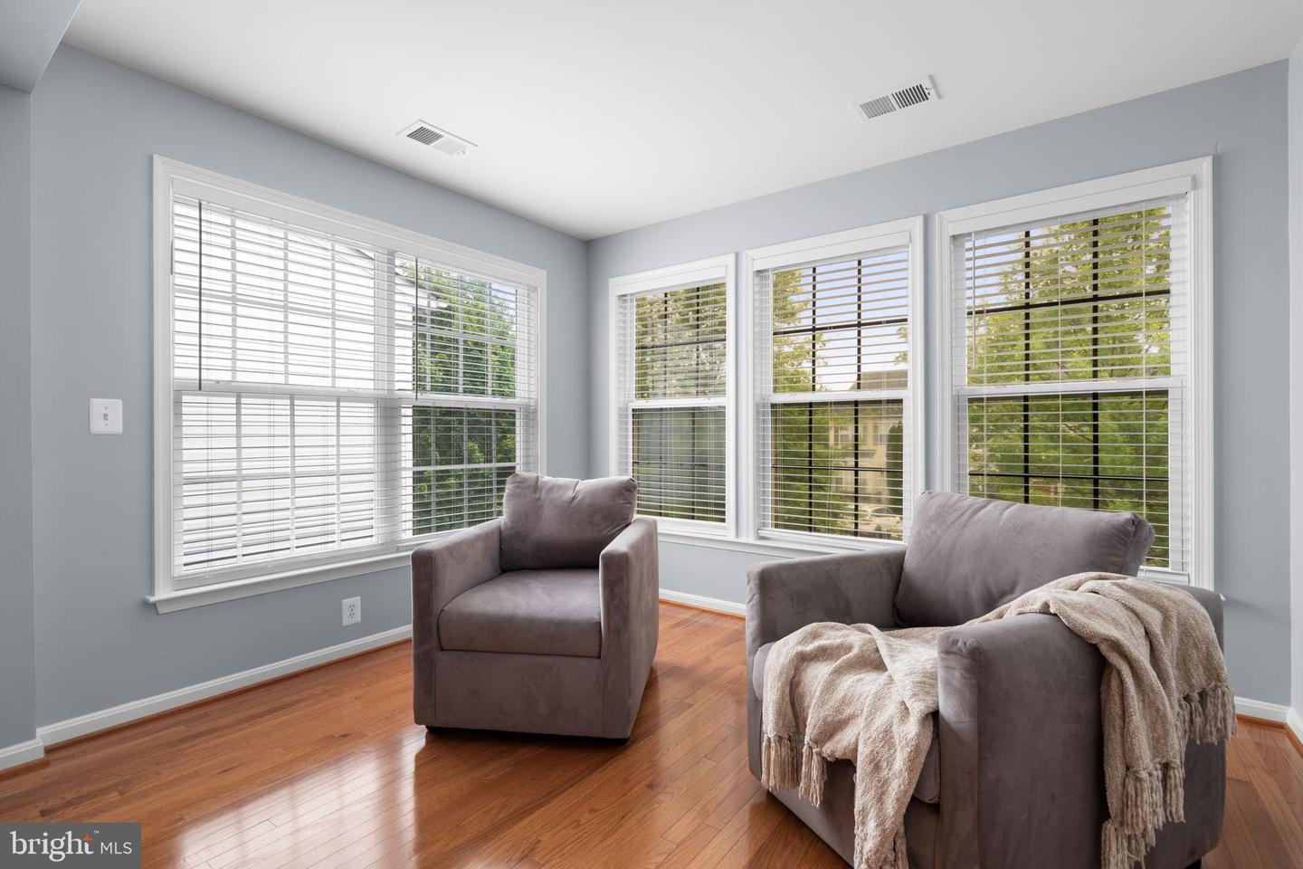 2319 BATTERY HILL CIR, WOODBRIDGE, Virginia 22191, 4 Bedrooms Bedrooms, 16 Rooms Rooms,3 BathroomsBathrooms,Residential,For sale,2319 BATTERY HILL CIR,VAPW2101198 MLS # VAPW2101198