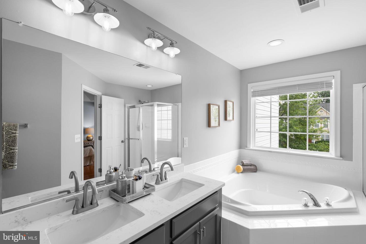 2319 BATTERY HILL CIR, WOODBRIDGE, Virginia 22191, 4 Bedrooms Bedrooms, 16 Rooms Rooms,3 BathroomsBathrooms,Residential,For sale,2319 BATTERY HILL CIR,VAPW2101198 MLS # VAPW2101198
