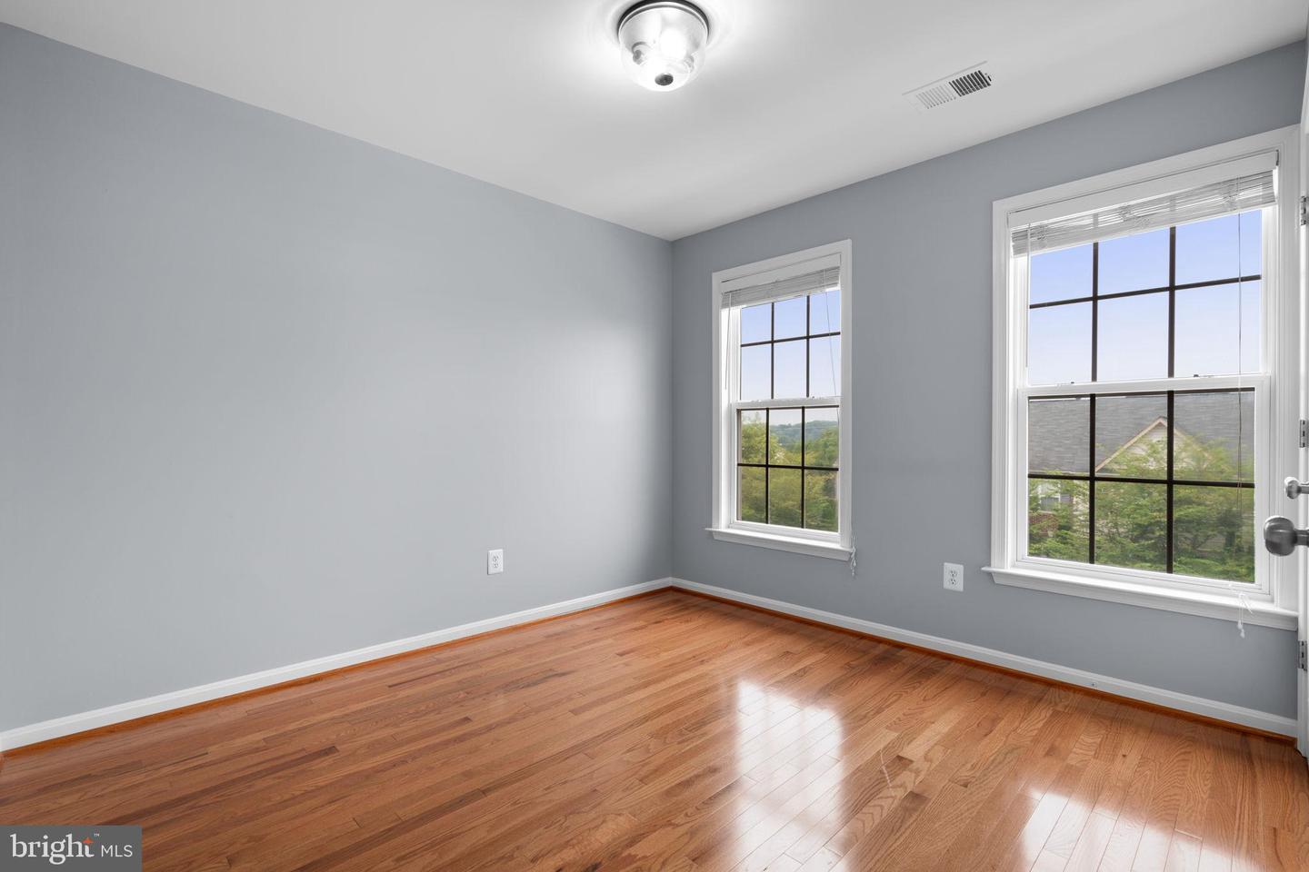 2319 BATTERY HILL CIR, WOODBRIDGE, Virginia 22191, 4 Bedrooms Bedrooms, 16 Rooms Rooms,3 BathroomsBathrooms,Residential,For sale,2319 BATTERY HILL CIR,VAPW2101198 MLS # VAPW2101198
