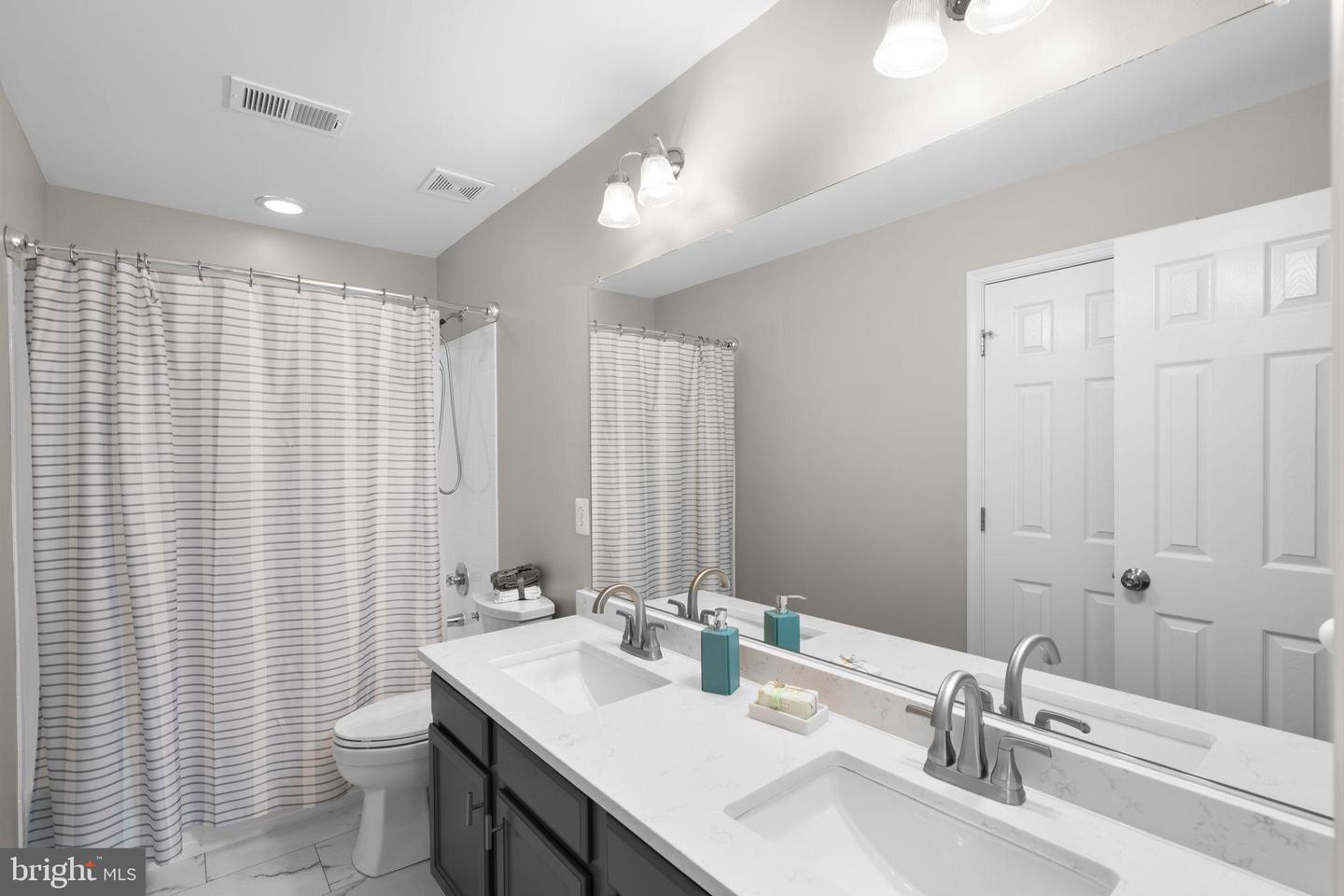 2319 BATTERY HILL CIR, WOODBRIDGE, Virginia 22191, 4 Bedrooms Bedrooms, 16 Rooms Rooms,3 BathroomsBathrooms,Residential,For sale,2319 BATTERY HILL CIR,VAPW2101198 MLS # VAPW2101198