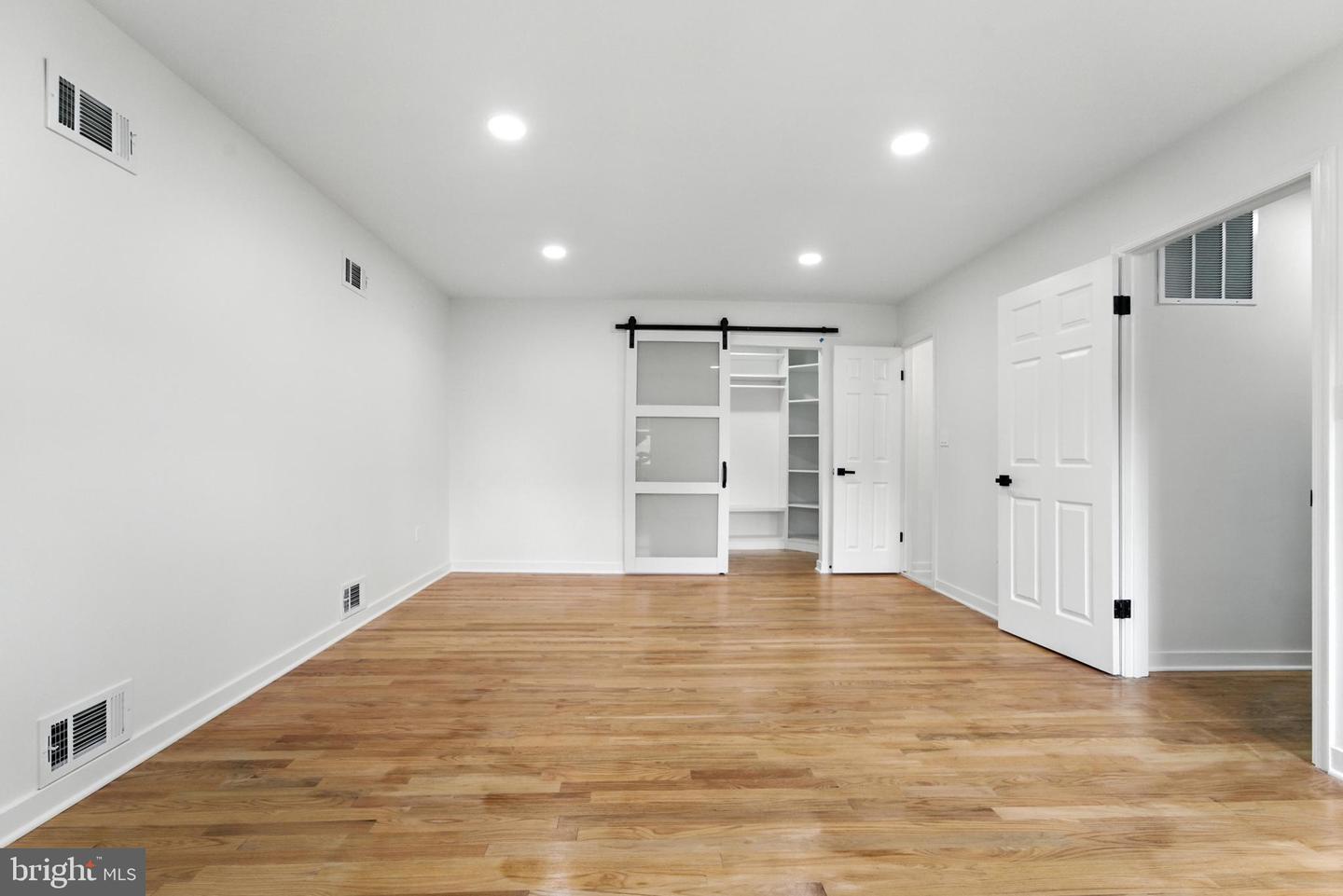 2339 N POWHATAN ST, ARLINGTON, Virginia 22205, 3 Bedrooms Bedrooms, 3 Rooms Rooms,3 BathroomsBathrooms,Residential,For sale,2339 N POWHATAN ST,VAAR2062120 MLS # VAAR2062120