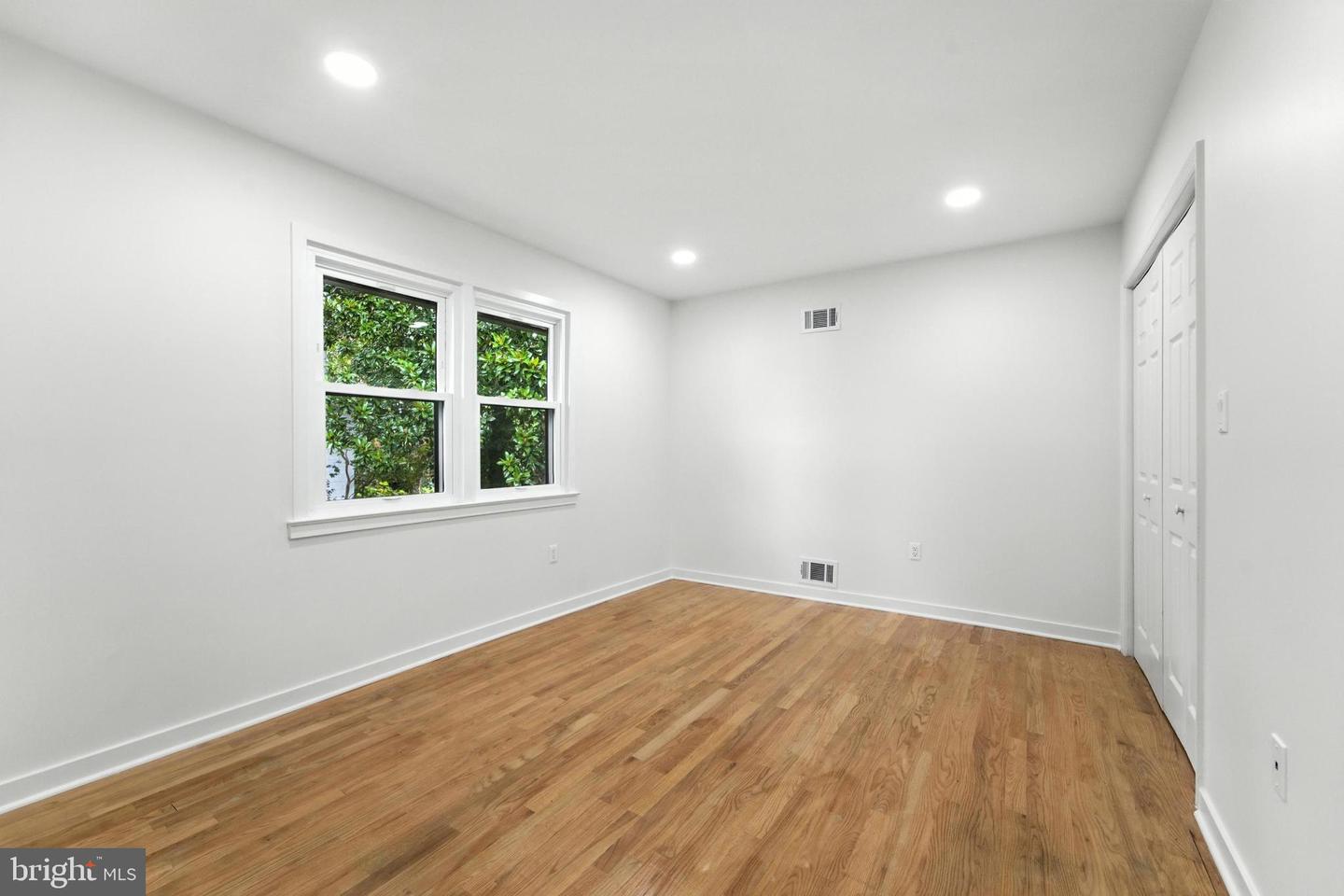 2339 N POWHATAN ST, ARLINGTON, Virginia 22205, 3 Bedrooms Bedrooms, 3 Rooms Rooms,3 BathroomsBathrooms,Residential,For sale,2339 N POWHATAN ST,VAAR2062120 MLS # VAAR2062120