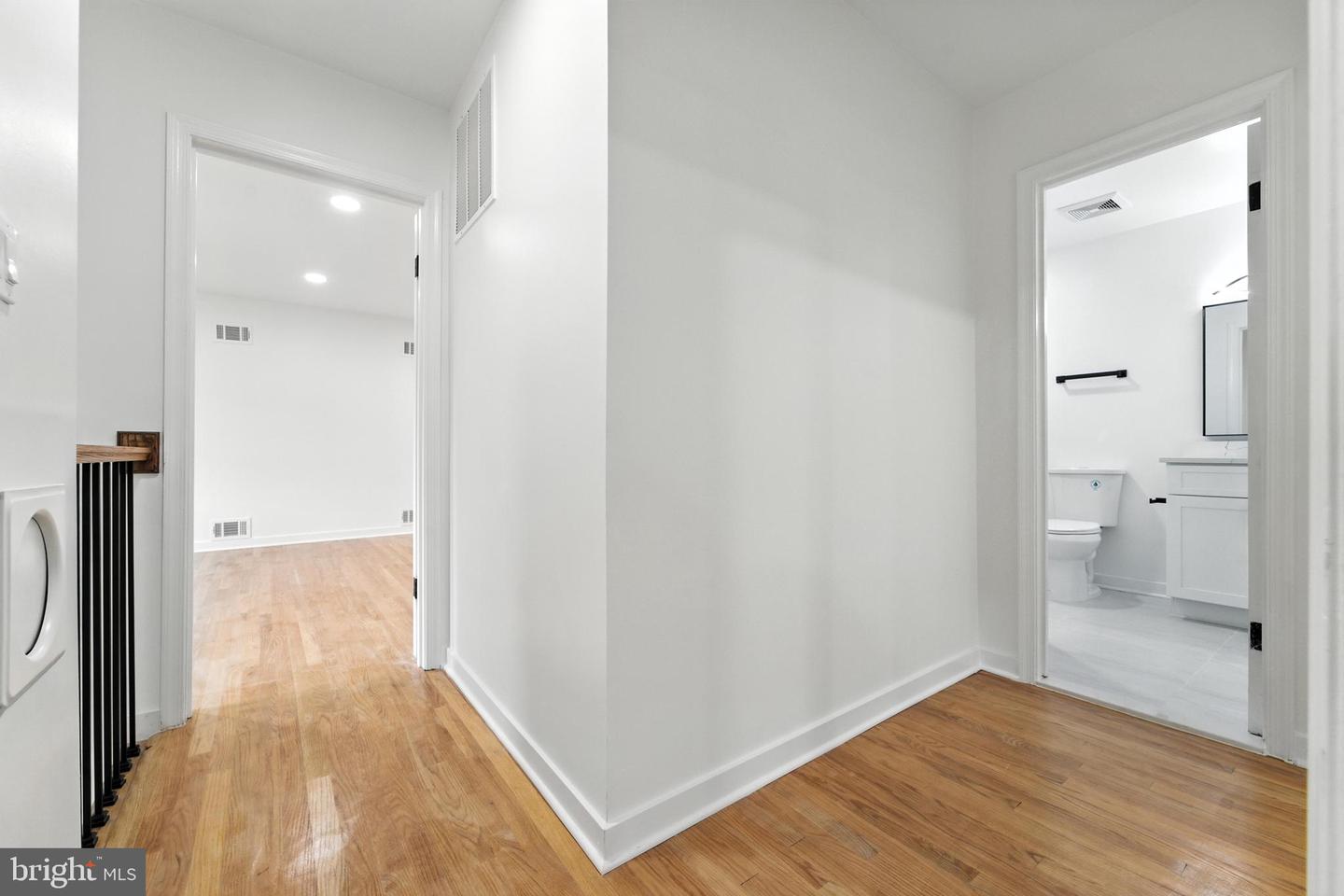 2339 N POWHATAN ST, ARLINGTON, Virginia 22205, 3 Bedrooms Bedrooms, 3 Rooms Rooms,3 BathroomsBathrooms,Residential,For sale,2339 N POWHATAN ST,VAAR2062120 MLS # VAAR2062120