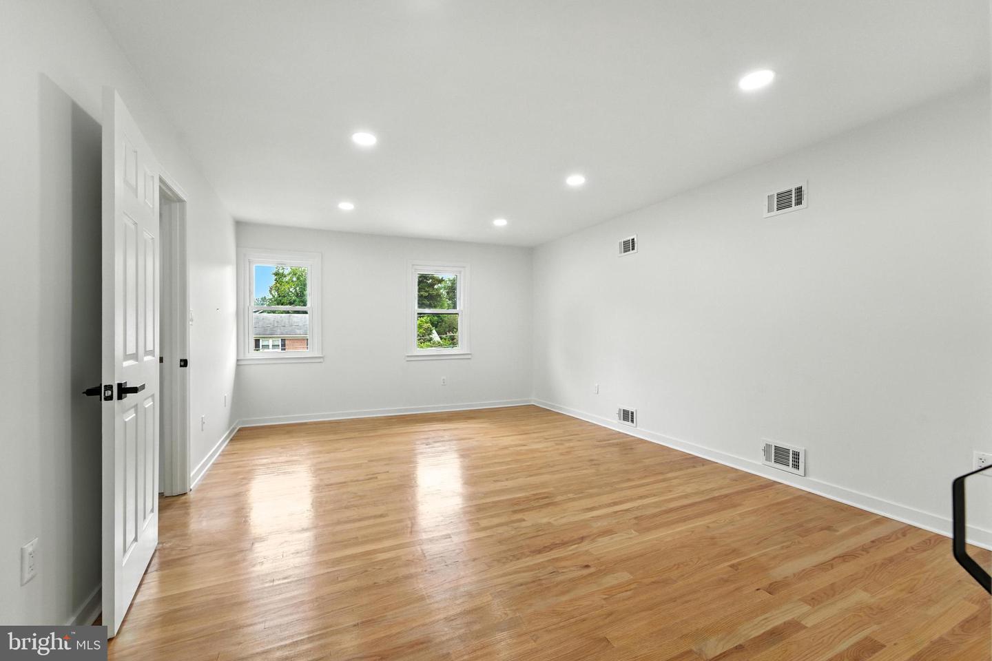 2339 N POWHATAN ST, ARLINGTON, Virginia 22205, 3 Bedrooms Bedrooms, 3 Rooms Rooms,3 BathroomsBathrooms,Residential,For sale,2339 N POWHATAN ST,VAAR2062120 MLS # VAAR2062120