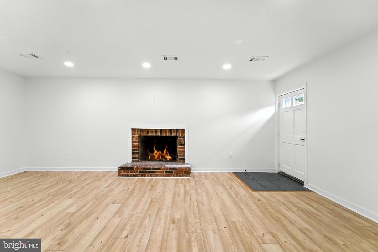 2339 N POWHATAN ST, ARLINGTON, Virginia 22205, 3 Bedrooms Bedrooms, 3 Rooms Rooms,3 BathroomsBathrooms,Residential,For sale,2339 N POWHATAN ST,VAAR2062120 MLS # VAAR2062120