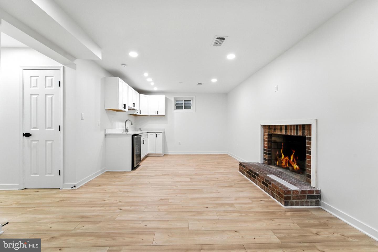 2339 N POWHATAN ST, ARLINGTON, Virginia 22205, 3 Bedrooms Bedrooms, 3 Rooms Rooms,3 BathroomsBathrooms,Residential,For sale,2339 N POWHATAN ST,VAAR2062120 MLS # VAAR2062120