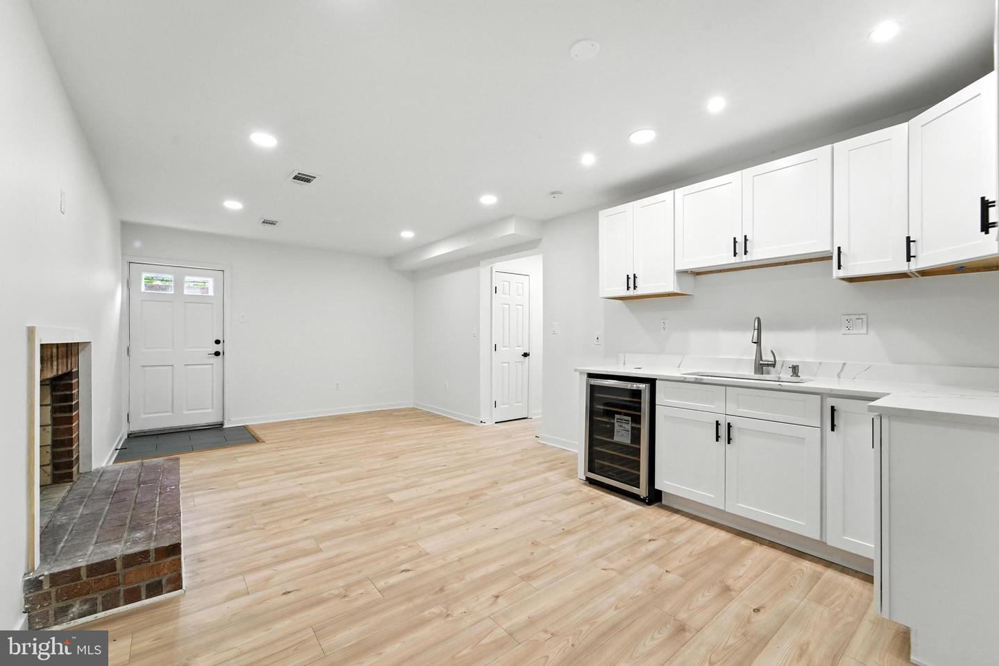 2339 N POWHATAN ST, ARLINGTON, Virginia 22205, 3 Bedrooms Bedrooms, 3 Rooms Rooms,3 BathroomsBathrooms,Residential,For sale,2339 N POWHATAN ST,VAAR2062120 MLS # VAAR2062120