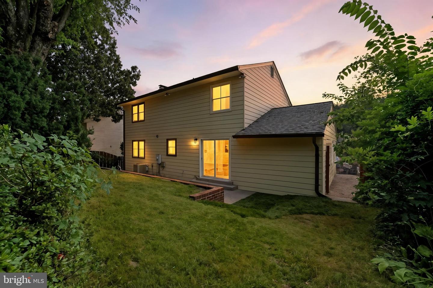 2339 N POWHATAN ST, ARLINGTON, Virginia 22205, 3 Bedrooms Bedrooms, 3 Rooms Rooms,3 BathroomsBathrooms,Residential,For sale,2339 N POWHATAN ST,VAAR2062120 MLS # VAAR2062120