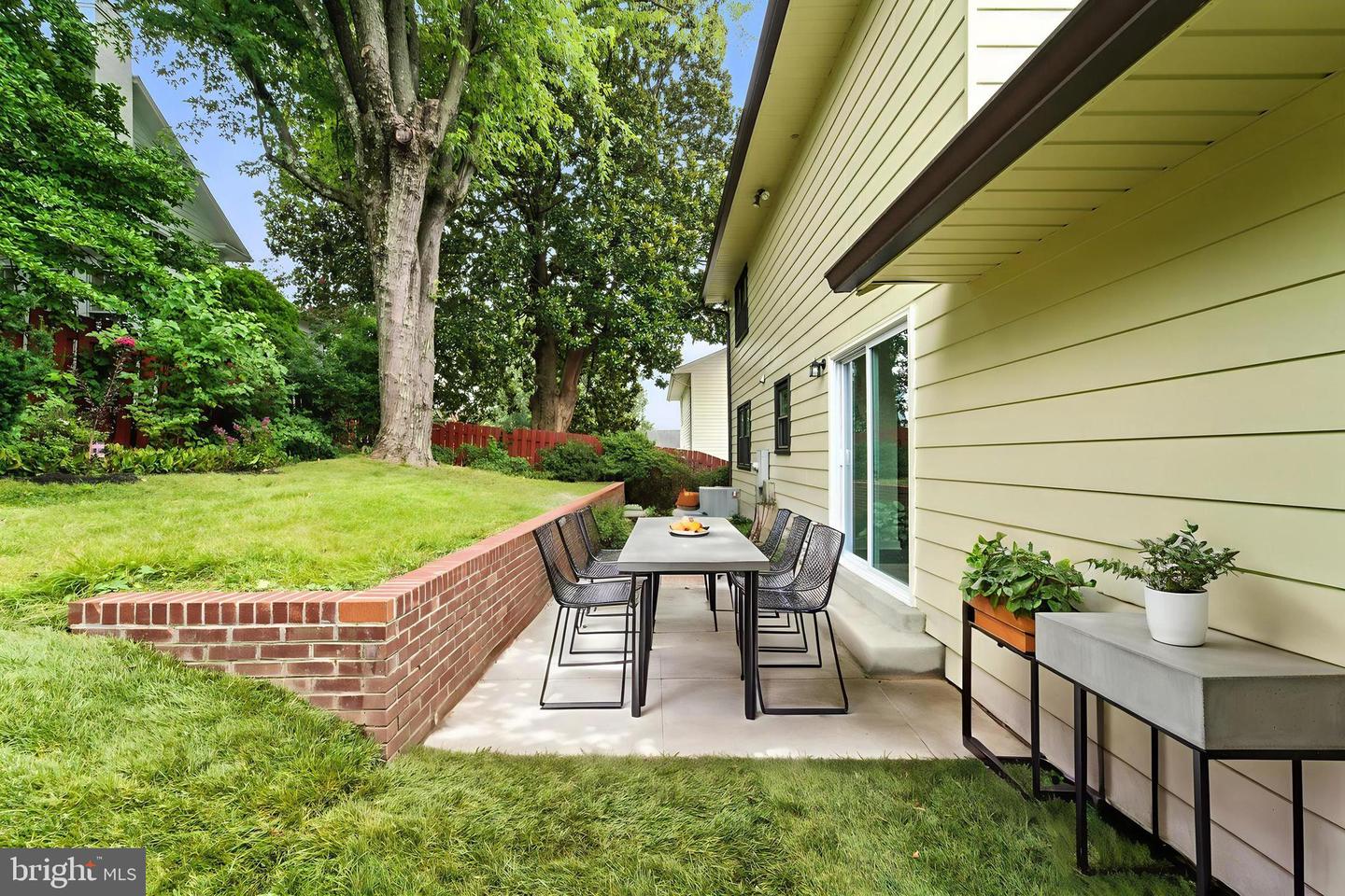 2339 N POWHATAN ST, ARLINGTON, Virginia 22205, 3 Bedrooms Bedrooms, 3 Rooms Rooms,3 BathroomsBathrooms,Residential,For sale,2339 N POWHATAN ST,VAAR2062120 MLS # VAAR2062120