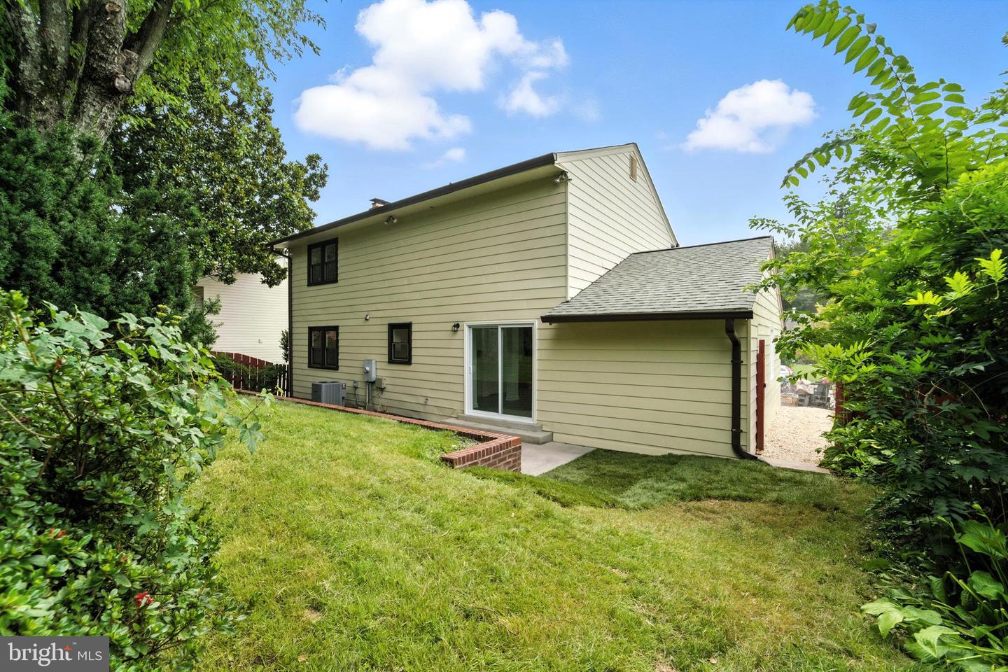 2339 N POWHATAN ST, ARLINGTON, Virginia 22205, 3 Bedrooms Bedrooms, 3 Rooms Rooms,3 BathroomsBathrooms,Residential,For sale,2339 N POWHATAN ST,VAAR2062120 MLS # VAAR2062120