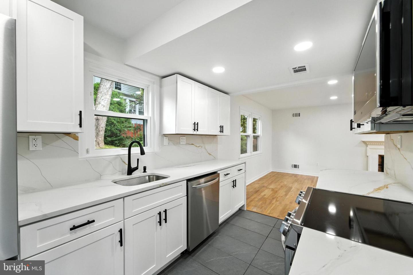 2339 N POWHATAN ST, ARLINGTON, Virginia 22205, 3 Bedrooms Bedrooms, 3 Rooms Rooms,3 BathroomsBathrooms,Residential,For sale,2339 N POWHATAN ST,VAAR2062120 MLS # VAAR2062120