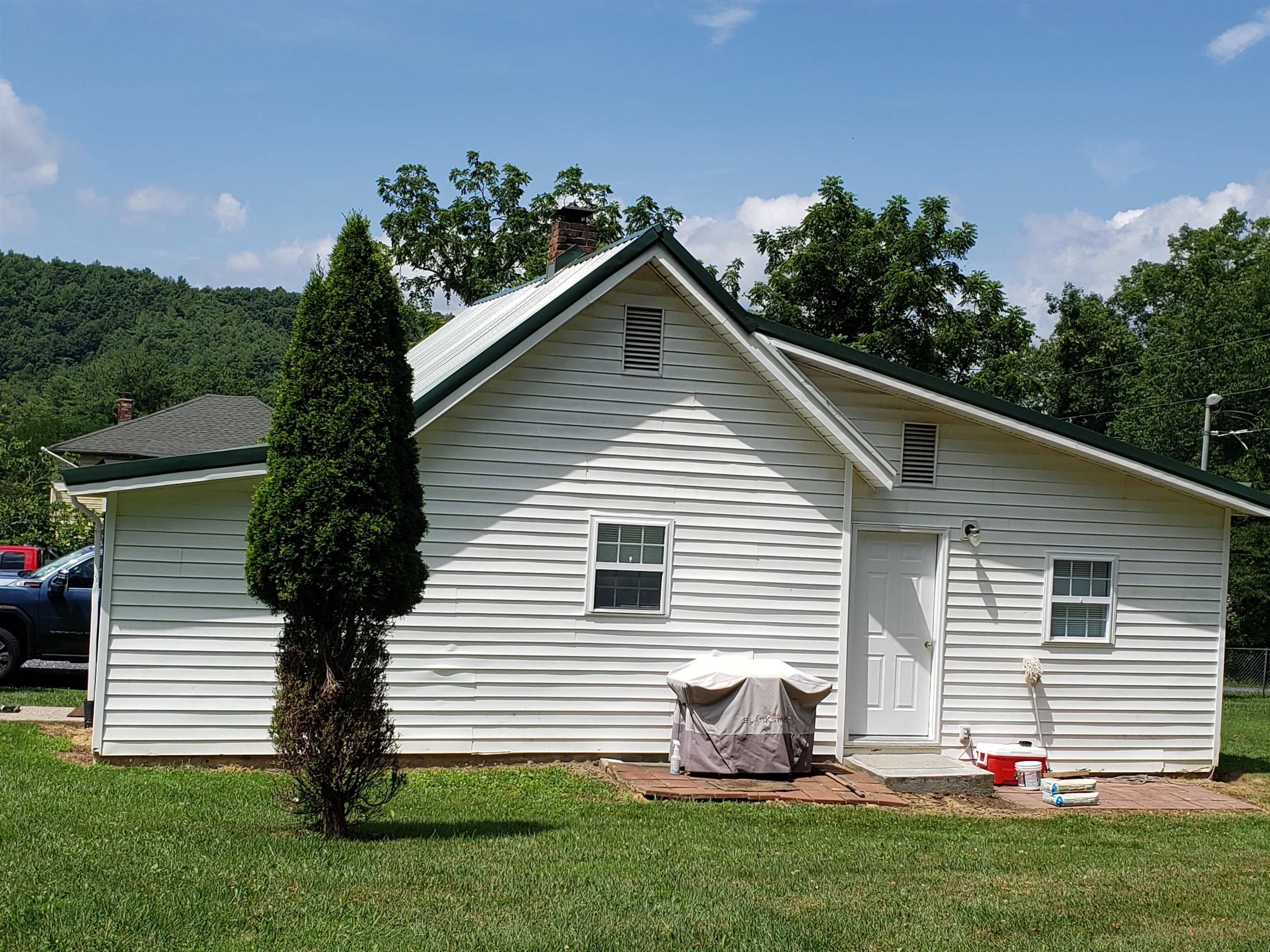 11 BEE TOWN RD, WARM SPRINGS, Virginia 24484, 2 Bedrooms Bedrooms, ,1 BathroomBathrooms,Residential,11 BEE TOWN RD,666939 MLS # 666939