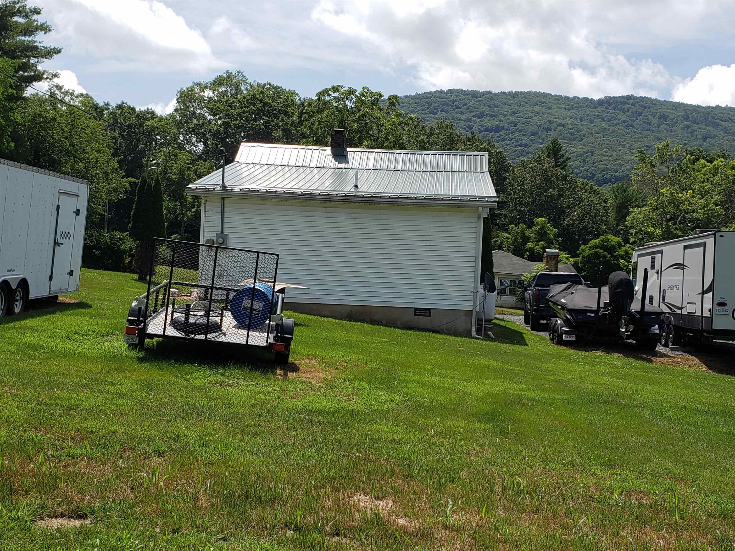 11 BEE TOWN RD, WARM SPRINGS, Virginia 24484, 2 Bedrooms Bedrooms, ,1 BathroomBathrooms,Residential,11 BEE TOWN RD,666939 MLS # 666939
