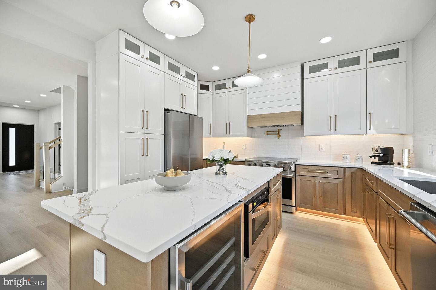 2809 MEMORIAL ST, ALEXANDRIA, Virginia 22306, 5 Bedrooms Bedrooms, ,4 BathroomsBathrooms,Residential,For sale,2809 MEMORIAL ST,VAFX2225708 MLS # VAFX2225708