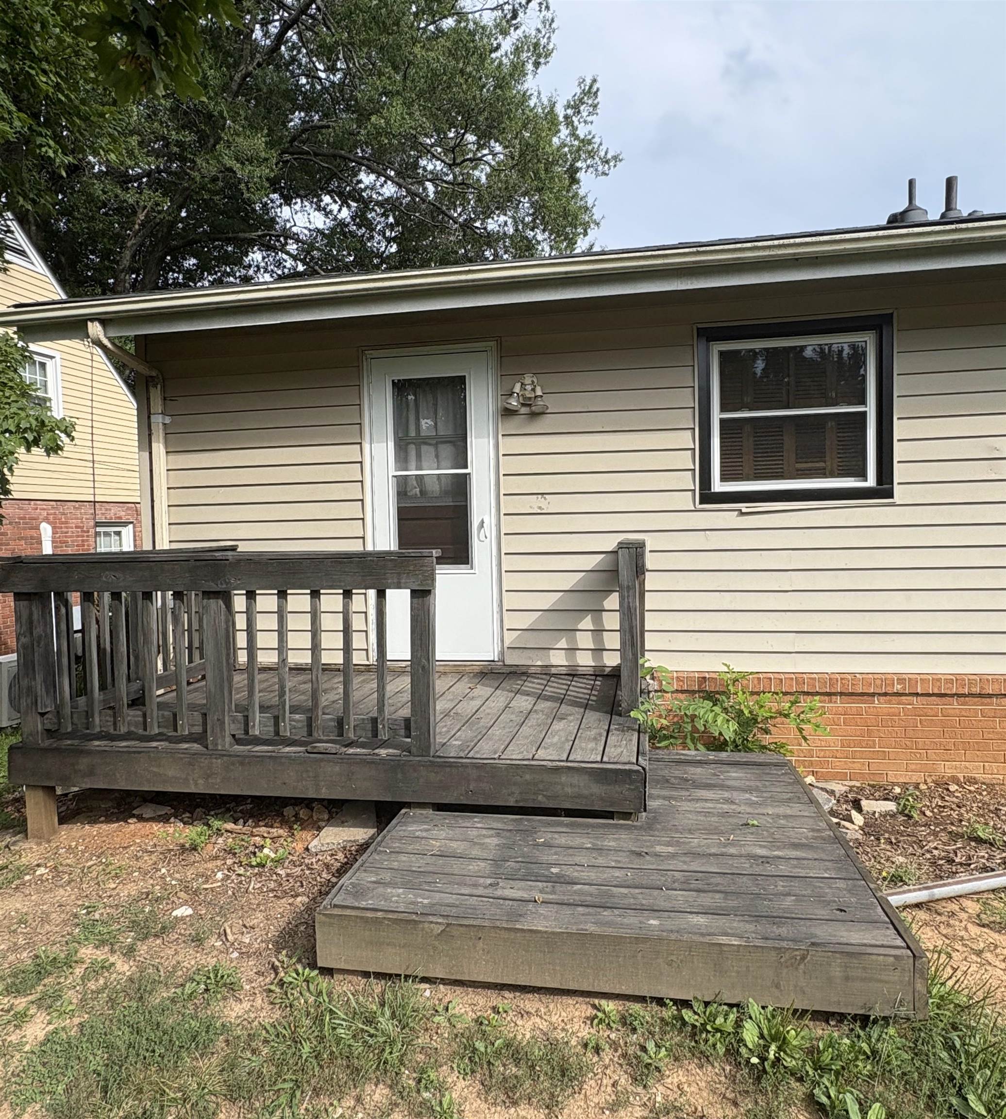 833 JEFFERSON AVE, WAYNESBORO, Virginia 22980, 5 Bedrooms Bedrooms, ,3 BathroomsBathrooms,Residential,833 JEFFERSON AVE,667715 MLS # 667715