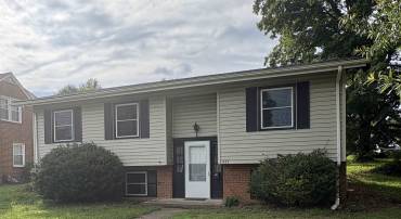 833 JEFFERSON AVE, WAYNESBORO, Virginia 22980, 5 Bedrooms Bedrooms, ,3 BathroomsBathrooms,Residential,833 JEFFERSON AVE,667715 MLS # 667715