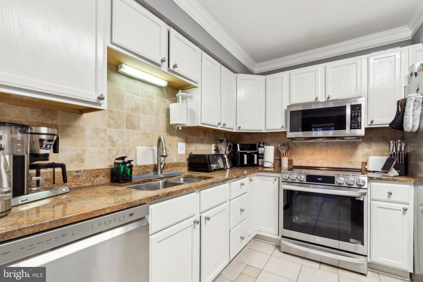 5289 SUDBERRY LN, WOODBRIDGE, Virginia 22193, 5 Bedrooms Bedrooms, ,2 BathroomsBathrooms,Residential,For sale,5289 SUDBERRY LN,VAPW2093366 MLS # VAPW2093366