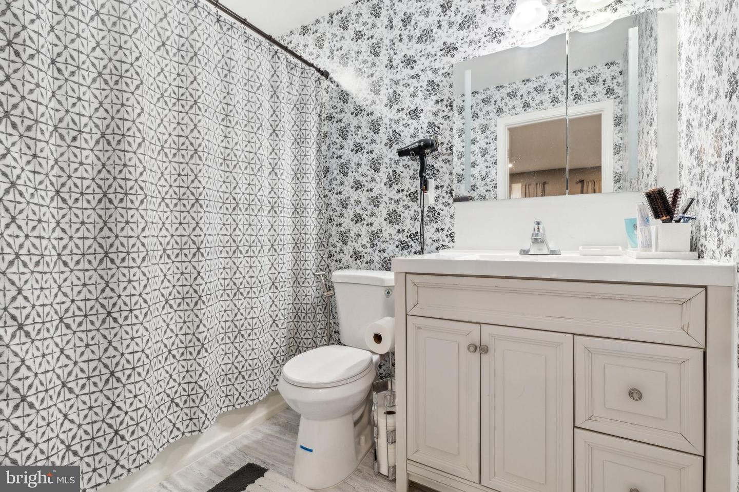 5289 SUDBERRY LN, WOODBRIDGE, Virginia 22193, 5 Bedrooms Bedrooms, ,2 BathroomsBathrooms,Residential,For sale,5289 SUDBERRY LN,VAPW2093366 MLS # VAPW2093366