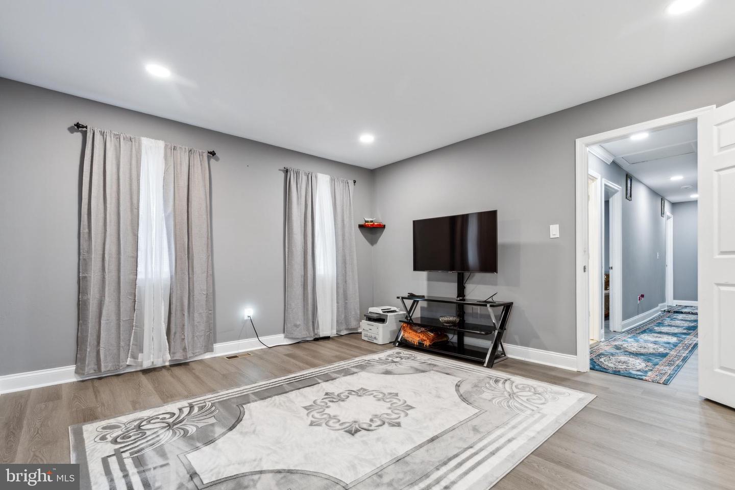 5289 SUDBERRY LN, WOODBRIDGE, Virginia 22193, 5 Bedrooms Bedrooms, ,2 BathroomsBathrooms,Residential,For sale,5289 SUDBERRY LN,VAPW2093366 MLS # VAPW2093366