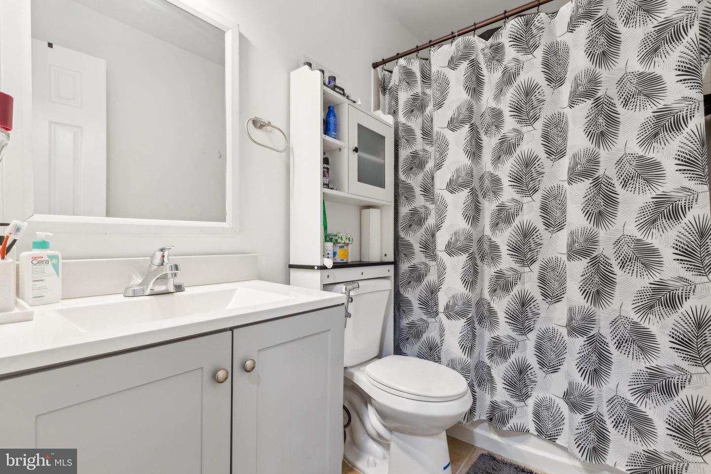 5289 SUDBERRY LN, WOODBRIDGE, Virginia 22193, 5 Bedrooms Bedrooms, ,2 BathroomsBathrooms,Residential,For sale,5289 SUDBERRY LN,VAPW2093366 MLS # VAPW2093366