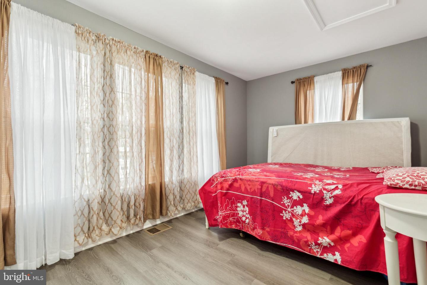 5289 SUDBERRY LN, WOODBRIDGE, Virginia 22193, 5 Bedrooms Bedrooms, ,2 BathroomsBathrooms,Residential,For sale,5289 SUDBERRY LN,VAPW2093366 MLS # VAPW2093366