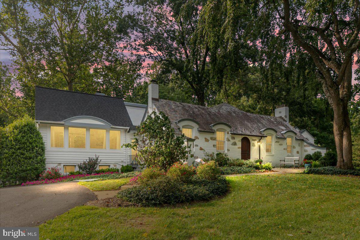 7058 IDYLWOOD RD, FALLS CHURCH, Virginia 22043, 5 Bedrooms Bedrooms, ,5 BathroomsBathrooms,Residential,For sale,7058 IDYLWOOD RD,VAFX2255908 MLS # VAFX2255908