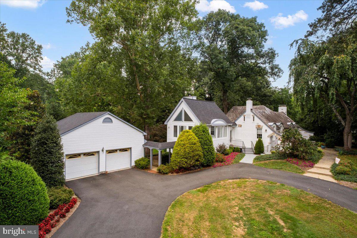 7058 IDYLWOOD RD, FALLS CHURCH, Virginia 22043, 5 Bedrooms Bedrooms, ,5 BathroomsBathrooms,Residential,For sale,7058 IDYLWOOD RD,VAFX2255908 MLS # VAFX2255908