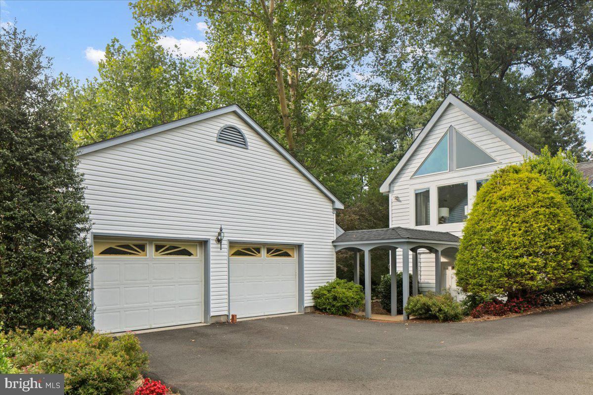 7058 IDYLWOOD RD, FALLS CHURCH, Virginia 22043, 5 Bedrooms Bedrooms, ,5 BathroomsBathrooms,Residential,For sale,7058 IDYLWOOD RD,VAFX2255908 MLS # VAFX2255908