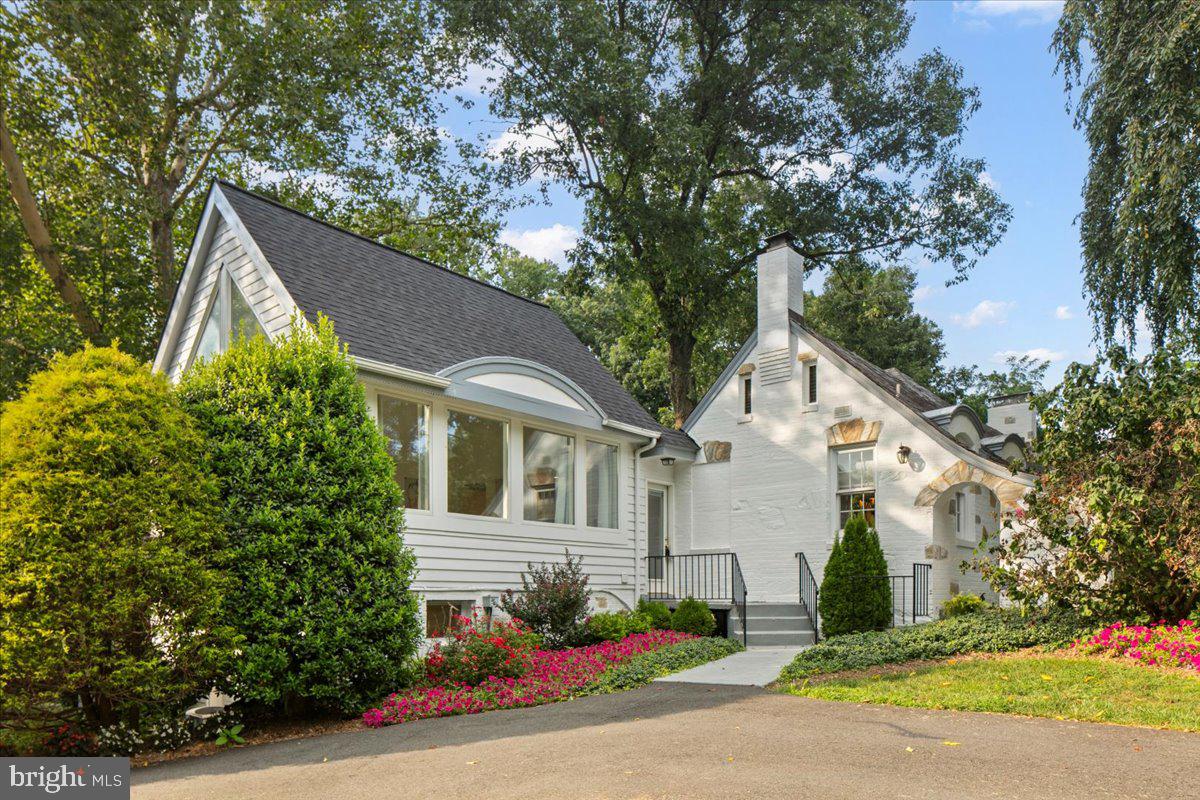 7058 IDYLWOOD RD, FALLS CHURCH, Virginia 22043, 5 Bedrooms Bedrooms, ,5 BathroomsBathrooms,Residential,For sale,7058 IDYLWOOD RD,VAFX2255908 MLS # VAFX2255908