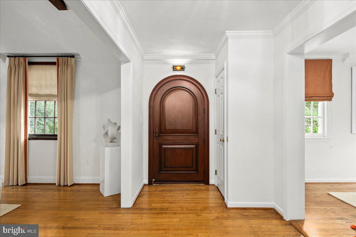 7058 IDYLWOOD RD, FALLS CHURCH, Virginia 22043, 5 Bedrooms Bedrooms, ,5 BathroomsBathrooms,Residential,For sale,7058 IDYLWOOD RD,VAFX2255908 MLS # VAFX2255908