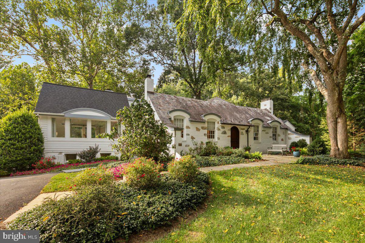 7058 IDYLWOOD RD, FALLS CHURCH, Virginia 22043, 5 Bedrooms Bedrooms, ,5 BathroomsBathrooms,Residential,For sale,7058 IDYLWOOD RD,VAFX2255908 MLS # VAFX2255908