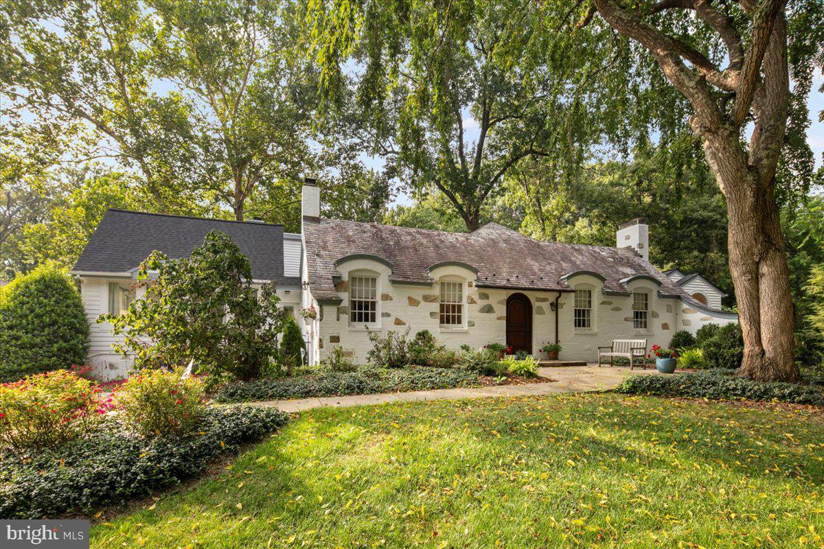 7058 IDYLWOOD RD, FALLS CHURCH, Virginia 22043, 5 Bedrooms Bedrooms, ,5 BathroomsBathrooms,Residential,For sale,7058 IDYLWOOD RD,VAFX2255908 MLS # VAFX2255908