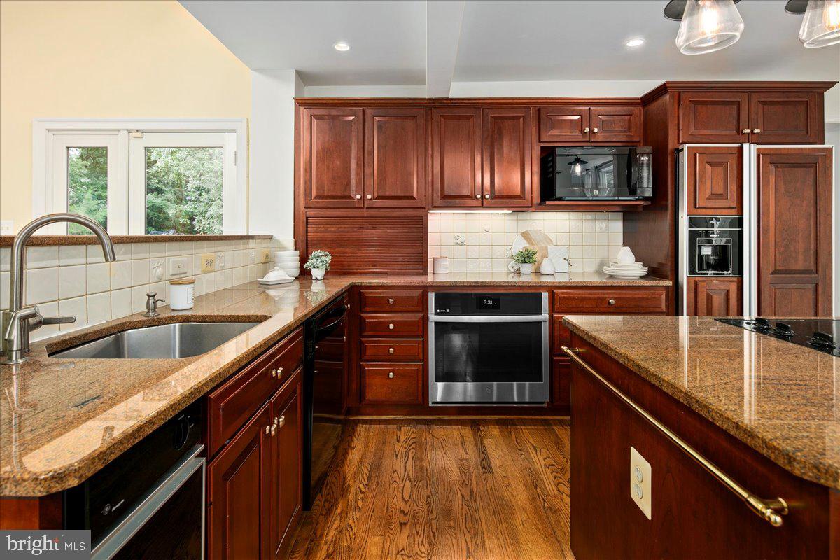 7058 IDYLWOOD RD, FALLS CHURCH, Virginia 22043, 5 Bedrooms Bedrooms, ,5 BathroomsBathrooms,Residential,For sale,7058 IDYLWOOD RD,VAFX2255908 MLS # VAFX2255908